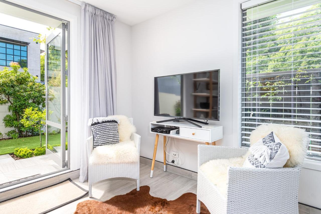 Appartamento Riverside 1-Bed Apt - In The Heart Of The City Christchurch Esterno foto