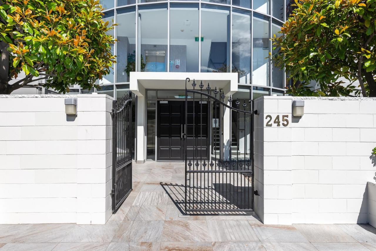Appartamento Riverside 1-Bed Apt - In The Heart Of The City Christchurch Esterno foto