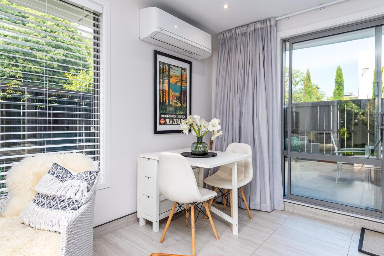 Appartamento Riverside 1-Bed Apt - In The Heart Of The City Christchurch Esterno foto